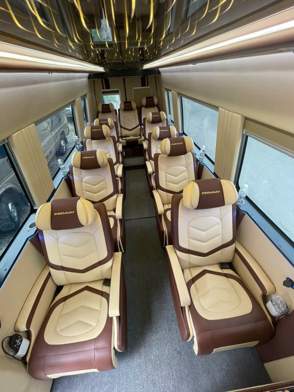 Nội thất thuê xe Iveco Limousine Nội thất thuê xe Iveco Limousine